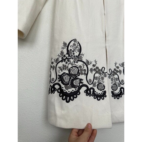 MaxMara Vintage Embroidered Open Front Wool Hook Eye Closure Coat White Women M - Picture 6 of 11